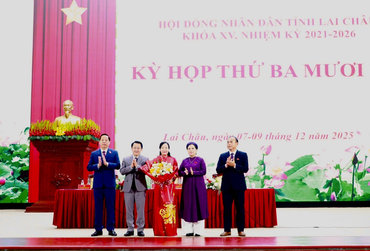 Đồng chí Tẩn Thị Quế được tín nhiệm bầu giữ chức Phó Chủ tịch HĐND tỉnh Lai Châu khóa XV, nhiệm kỳ 2021 - 2026