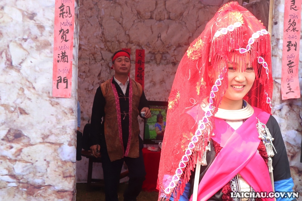 Đặc sắc Lễ rước dâu của người Dao Khâu khiến du khách thích thú