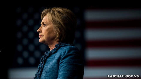 Bầu cử Tổng thống Mỹ: Bà Clinton gặp rắc rối sát ngày bầu cử