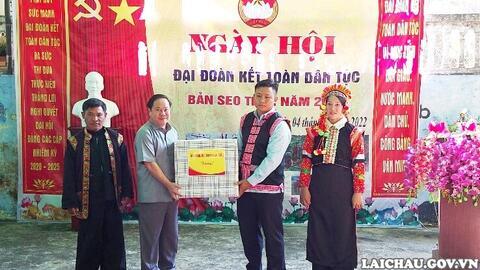 Phó Chủ tịch Thường trực UBND tỉnh dự “Ngày hội Đại đoàn kết toàn dân tộc” bản Seo Thèn, xã Pa Vệ Sủ, huyện Mường Tè
