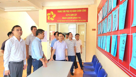 Đoàn kiểm tra số 8 nắm tình hình công tác tổ chức, hoạt động; thăm, tặng quà các gia đình thương binh, liệt sĩ trên địa bàn xã Pu Sam Cáp
