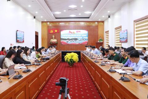 Hội nghị Báo cáo viên tháng 4