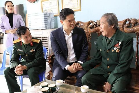 Học Bác từ trái tim - làm theo Bác bằng hành động