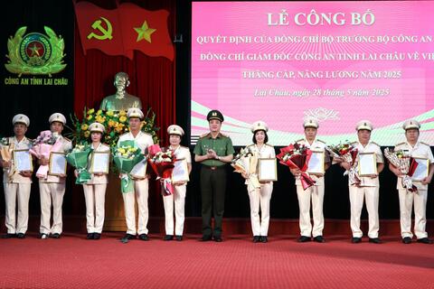 18 sĩ quan nghiệp vụ Công an tỉnh Lai Châu được thăng cấp, nâng lương năm 2025