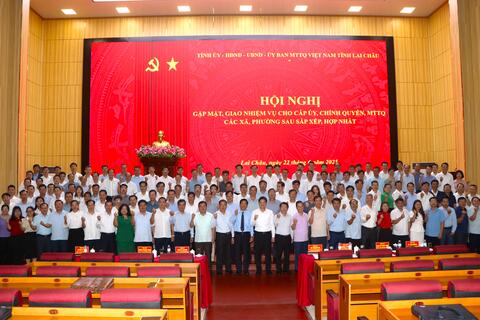 Tỉnh uỷ Lai Châu tổ chức Hội nghị gặp mặt, giao nhiệm vụ cho cấp ủy, chính quyền các xã, phường sau sắp xếp, hợp nhất