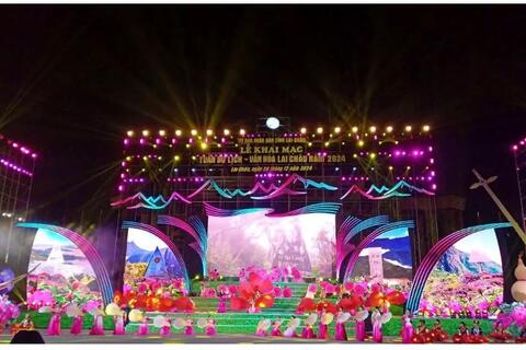 <a href="/du-khach" title="Điểm đến-Du khách" rel="dofollow">Điểm đến - Du khách</a>