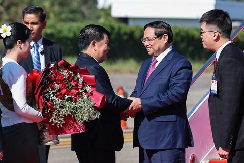 Thủ tướng Phạm Minh Chính tới Thủ đô Vientiane, bắt đầu chuyến công tác tại Lào