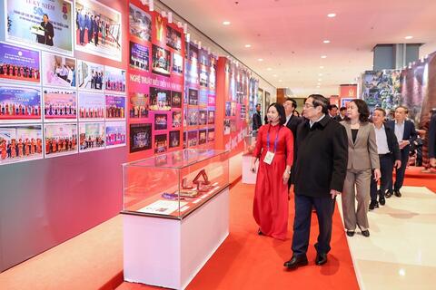 Thủ tướng Phạm Minh Chính kiểm tra công tác chuẩn bị Đại hội Thi đua yêu nước toàn quốc lần thứ XI