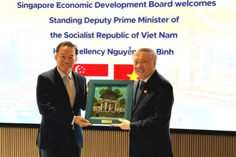 Phó Thủ tướng Nguyễn Hòa Bình làm việc với các cơ quan, doanh nghiệp, nhà đầu tư Singapore để thúc đẩy hợp tác trong lĩnh vực trung tâm tài chính