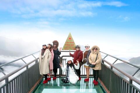 <a href="/du-khach" title="Điểm đến-Du khách" rel="dofollow">Điểm đến - Du khách</a>