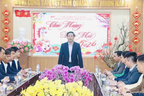 Trưởng Ban Tuyên giáo và Dân vận Tỉnh ủy Lê Đức Dục thăm, chúc Tết, tặng quà tại 2 xã Tân Uyên và Mường Khoa