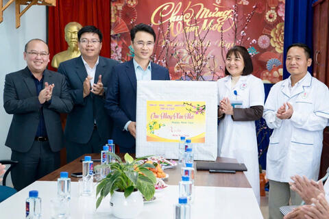 Phó Chủ tịch UBND tỉnh Hà Trọng Hải thăm, chúc Tết, tặng quà tại các xã Hồng Thu, Sìn Hồ