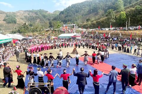 Độc đáo Lễ hội Xòe Chiêng xã Bản Bo