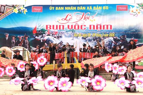 Về Bản Bo vui Lễ hội Bun Vốc Nặm của dân tộc Lào