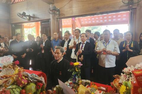 <a href="/du-khach" title="Điểm đến-Du khách" rel="dofollow">Điểm đến - Du khách</a>