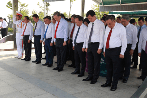 Tổng Bí thư, Chủ tịch nước Tô Lâm dâng hương tưởng nhớ Tổng Bí thư Hà Huy Tập