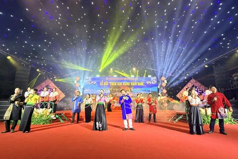 Sắc màu văn hóa Thái rạng rỡ tại đêm trình diễn trang phục và giao lưu văn nghệ Lễ hội Then Kin Pang 2026