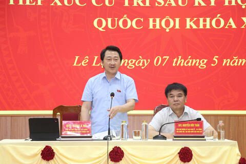 Đoàn đại biểu Quốc hội tỉnh Lai Châu tiếp xúc cử tri tại xã Lê Lợi