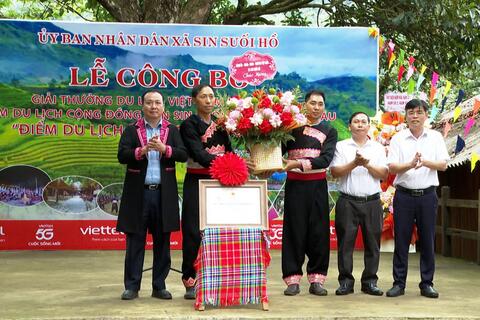 Lễ công bố Giải thưởng Du lịch Việt Nam năm 2025 “Điểm du lịch cộng đồng tốt nhất” đối với bản du lịch cộng đồng Sin Suối Hồ