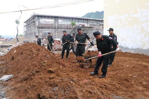 Ra quân thực hiện “Chiến dịch cao điểm 100 ngày đêm” huy động cán bộ, chiến sĩ hỗ trợ xây dựng các trường phổ thông nội trú liên cấp tại các xã biên giới tỉnh Lai Châu