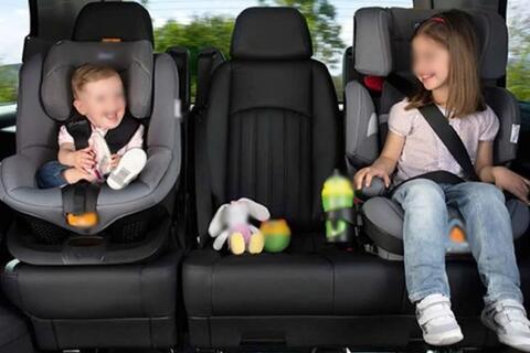 Từ 15/8, phạt cảnh cáo ô tô chở trẻ em không có thiết bị an toàn phù hợp