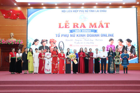 Lễ ra mắt Mô hình “Tổ phụ nữ kinh doanh online”