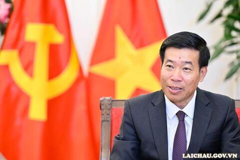 <a href="/cong-dan-doanh-nghiep" title="Công dân - Doanh nghiệp" rel="dofollow">Công dân - Doanh nghiệp</a>