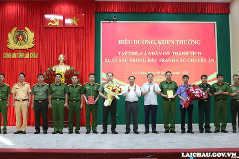 Bí thư Tỉnh ủy Lê Minh Ngân biểu dương, khen thưởng tập thể, cá nhân có thành tích xuất sắc trong đấu tranh các Chuyên án