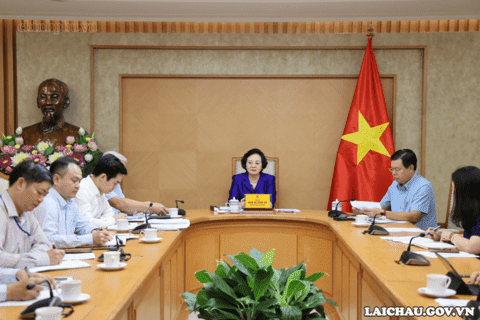 <a href="/tin-tuc-su-kien/chuyen-de" title="Chuyên đề" rel="dofollow">Chuyên đề</a>