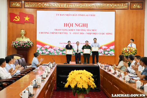Hội nghị trao tặng khen thưởng đột xuất cho các tập thể, cá nhân tổ chức Chương trình Viettel Y - Fest 2026