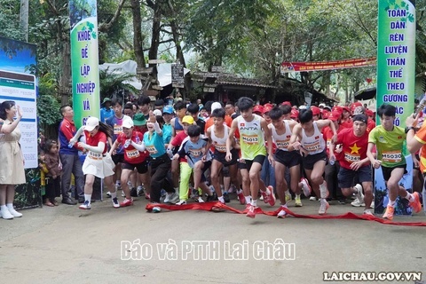 <a href="/du-khach" title="Điểm đến-Du khách" rel="dofollow">Điểm đến - Du khách</a>