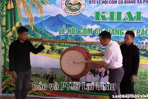 <a href="/du-khach" title="Điểm đến-Du khách" rel="dofollow">Điểm đến - Du khách</a>