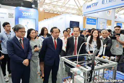 <a href="/tin-tuc-su-kien/chuyen-de" title="Chuyên đề" rel="dofollow">Chuyên đề</a>