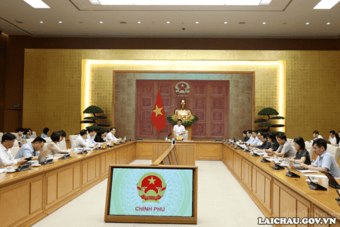 <a href="/cong-dan-doanh-nghiep" title="Công dân - Doanh nghiệp" rel="dofollow">Công dân - Doanh nghiệp</a>
