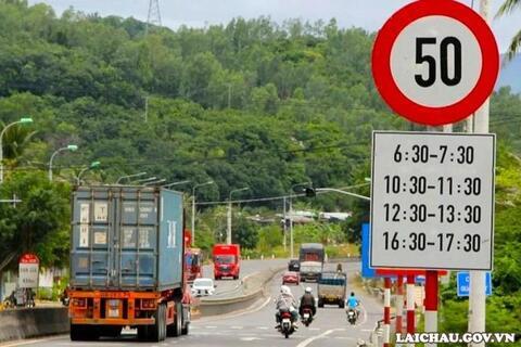 Đã khắc phục hàng nghìn vị trí biển báo, đèn tín hiệu giao thông bất cập trên toàn quốc