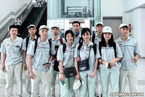 <a href="/cong-dan-doanh-nghiep" title="Công dân - Doanh nghiệp" rel="dofollow">Công dân - Doanh nghiệp</a>