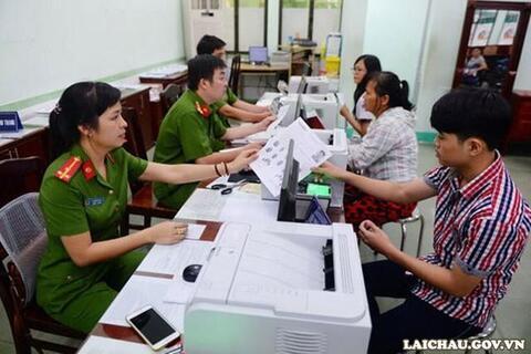 <a href="/tin-tuc-su-kien/chuyen-de" title="Chuyên đề" rel="dofollow">Chuyên đề</a>
