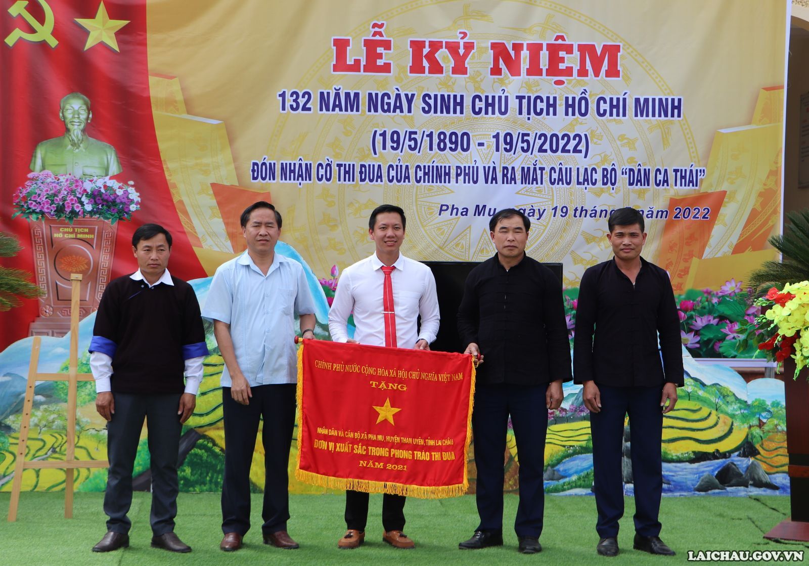 Kỷ niệm 132 năm Ngày sinh Chủ tịch Hồ Chí Minh, đón nhận Cờ thi đua của Chính phủ và ra mắt câu lạc bộ “Dân ca Thái”