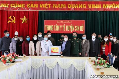 Đồng chí Tống Thanh Hải - Phó Chủ tịch Thường trực UBND tỉnh thăm, chúc Tết tại huyện Sìn Hồ