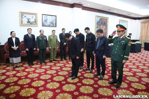 Đoàn đại biểu tỉnh Lai Châu viếng Chủ tịch Quốc hội Lào Xaysomphone Phomvihane