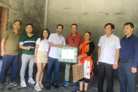 Kiểm tra tiến độ xây dựng nhà cho hộ nghèo tại huyện Phong Thổ
