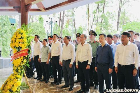 Đoàn đại biểu tỉnh Lai Châu dâng hoa, dâng hương tại Khu di tích lịch sử quốc gia đặc biệt Ngã ba Đồng Lộc