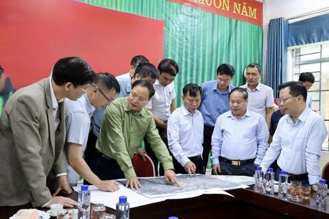 Bí thư Tỉnh ủy Lê Minh Ngân và Đoàn công tác kiểm tra, nắm tình hình tại xã Hua Bum, Bum Nưa