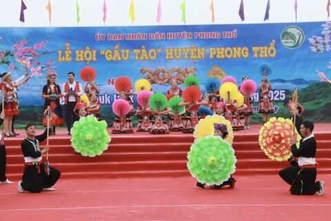 Lễ hội “Gầu Tào” - Nét đẹp văn hóa truyền thống của dân tộc Mông huyện Phong Thổ
