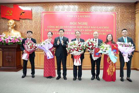 Công bố quyết định hợp nhất Báo Lai Châu và Đài Phát thanh - Truyền hình tỉnh Lai Châu và các quyết định về công tác cán bộ