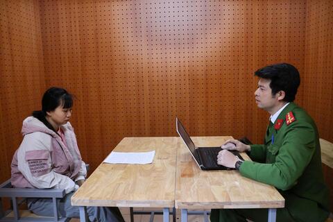 Bắt đối tượng về hành vi phạm tội Lợi dụng các quyền tự do dân chủ, xâm phạm lợi ích hợp pháp của tổ chức, cá nhân; Lừa đảo chiếm đoạt tài sản