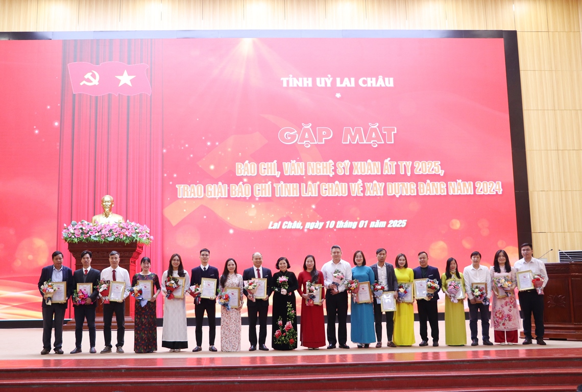 Gặp mặt báo chí, văn nghệ sỹ trên địa bàn tỉnh nhân dịp Xuân Ất Tỵ 2025 và trao Giải báo chí tỉnh Lai Châu về xây dựng Đảng năm 2024