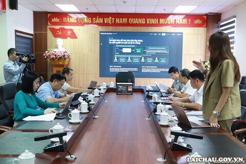 Phiên họp Hội đồng đánh giá kết quả hoạt động thử nghiệm có kiểm soát sản phẩm, dịch vụ ứng dụng công nghệ số “Tri thức hóa văn bản lưu”