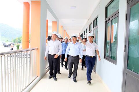 Bí thư Tỉnh ủy Lê Minh Ngân kiểm tra tình hình xây dựng trường Phổ thông Nội trú liên cấp Tiểu học và Trung học cơ sở xã Phong Thổ