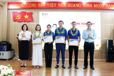 Lai Châu: Tuyên dương giáo viên trẻ, sinh viên, học sinh tiêu biểu